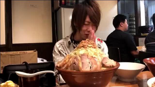 大胃王耳机哥最新视频，美食与音乐的双重盛宴揭秘！