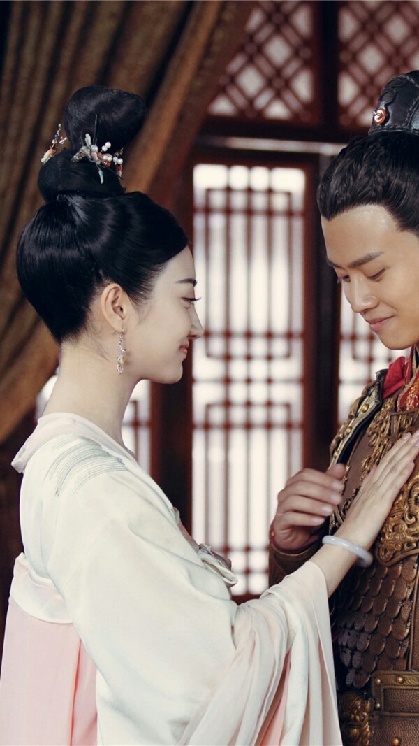 景甜与任嘉伦，励志故事的新动态，自信成就感的源泉