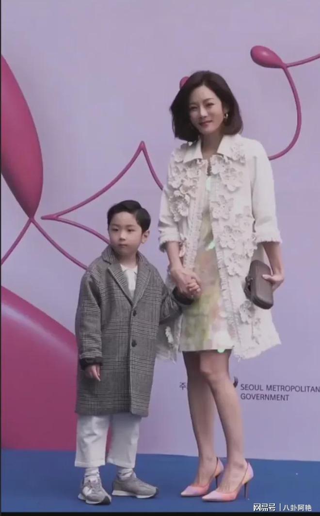 高梓淇与蔡琳最新动态揭秘，小巷美食天堂独家报道