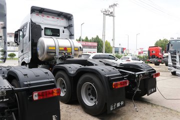 欧曼400牵引车最新款,小巷深处的隐藏之宝