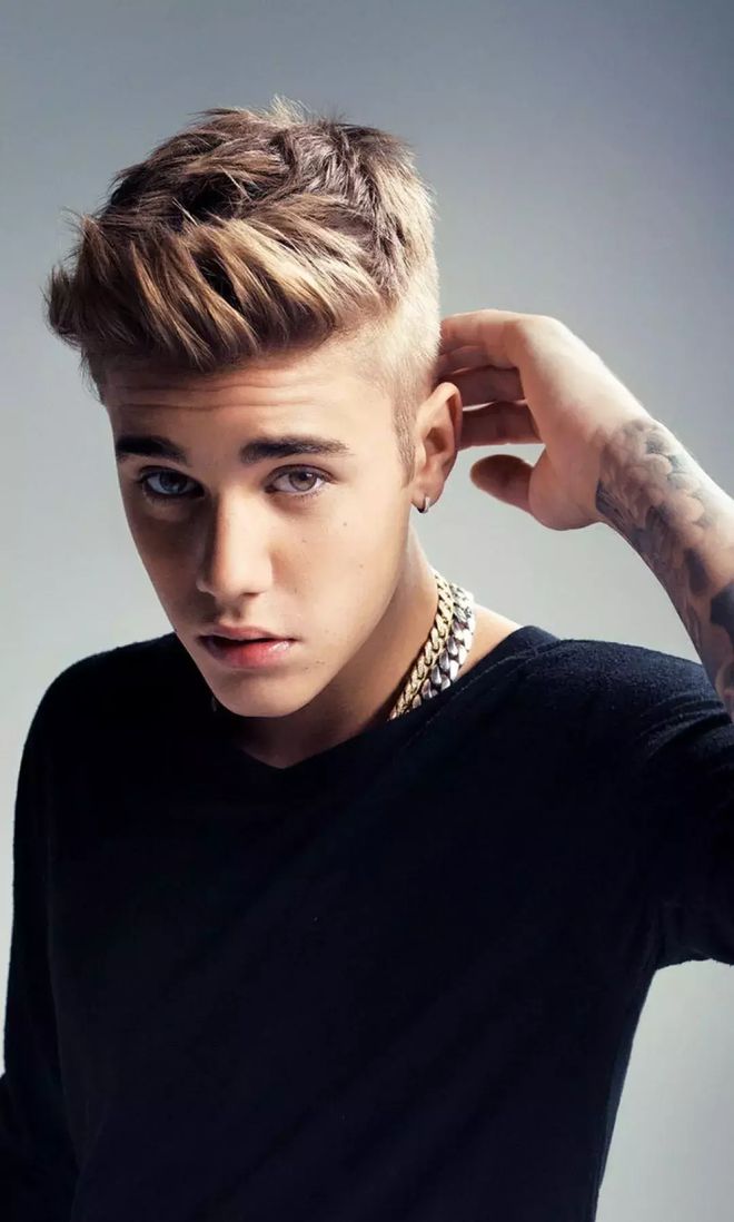 贾斯汀·比伯最新发型,自然美景激发的时尚之旅