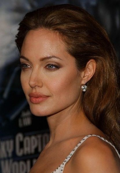 朱莉安吉丽娜最新动态,揭秘她的一天