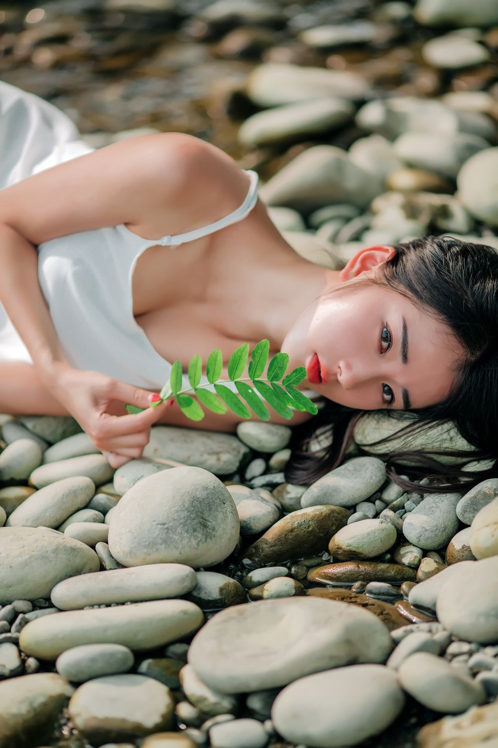 关于伊人大杳蕉在线最新影院涉黄问题的探讨与警示