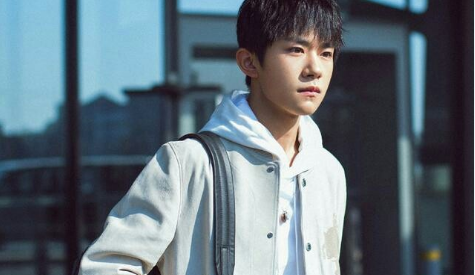 易烊千玺2017街拍风采,温情脉脉的日常新辑