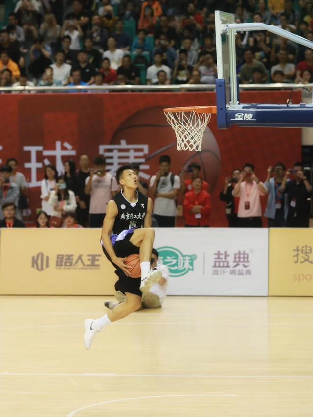 姚明蓝球比赛,巨星之路与小巷篮球奇缘的碰撞