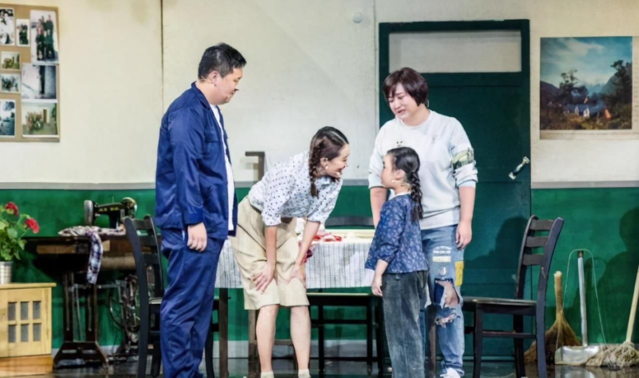 小眼睛小品演员,巷弄深处的艺术之旅