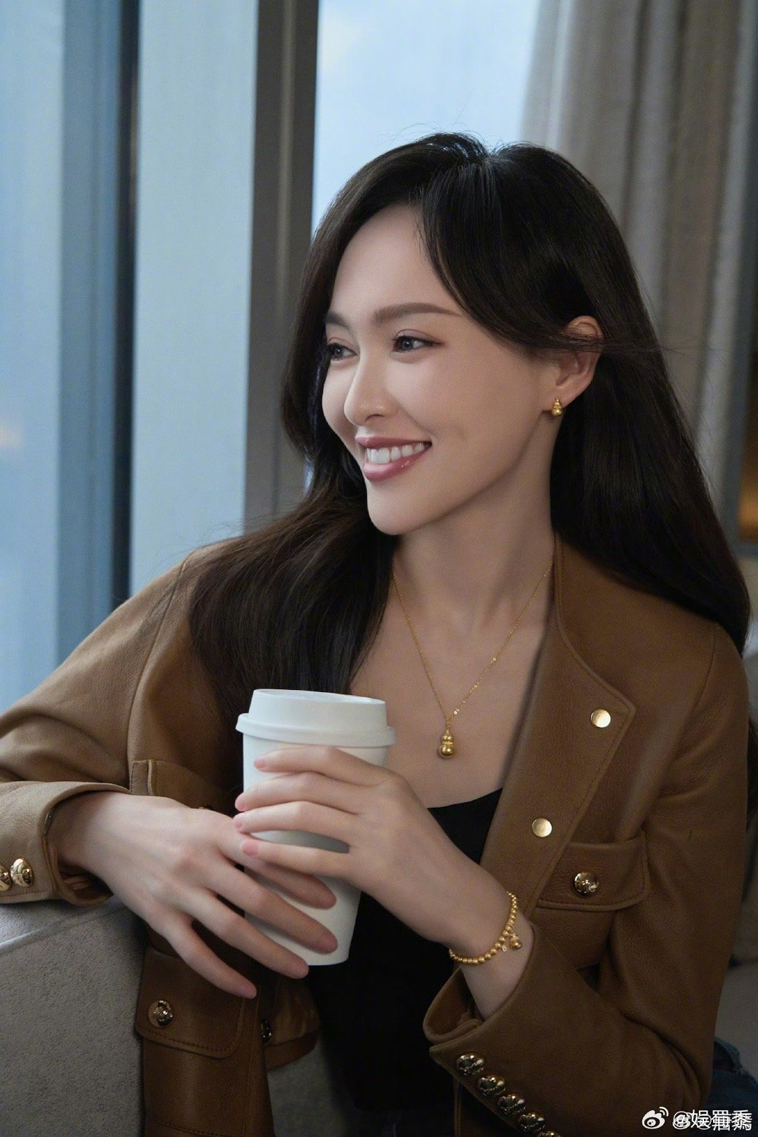 唐嫣新动态,拥抱自然,心灵之旅启程