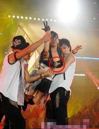 明星心头好店揭秘,小巷秘境与明星被摸的日常