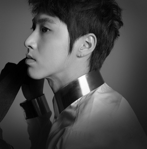 允浩最新动态揭秘,明星近况与未来展望