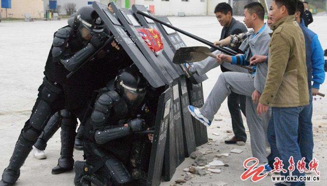 CS比赛为何禁止防爆盾的使用?原因解析