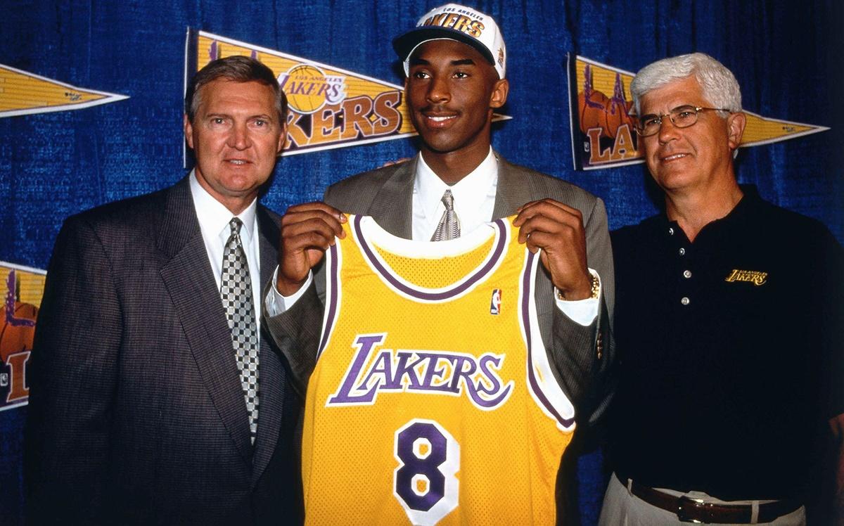 NBA湖人队最新交易动态及全新阵容重塑篮球未来,科技引领震撼登场。