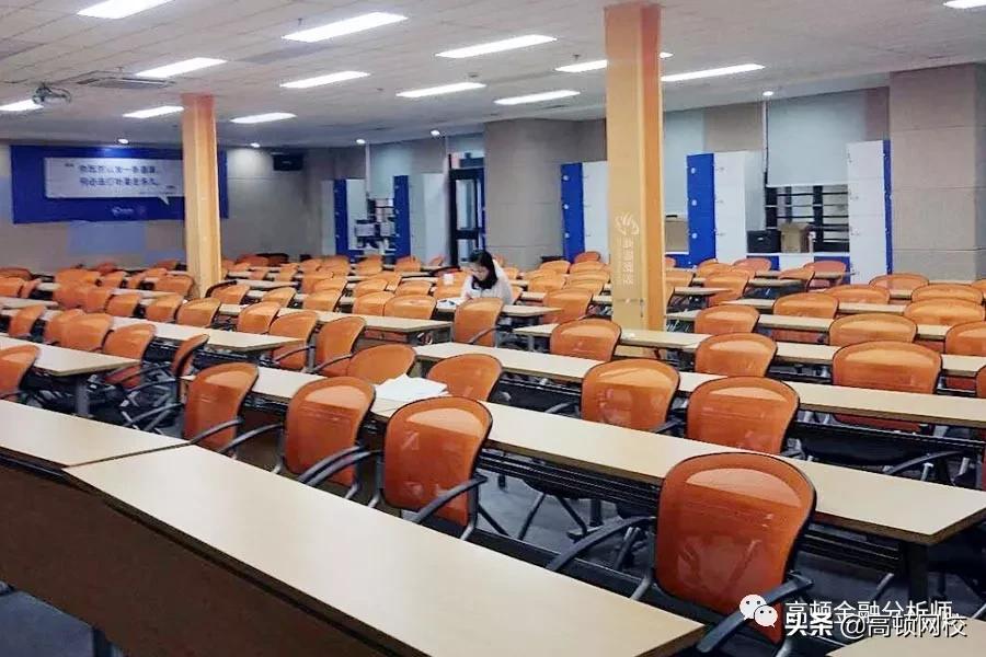 百万鳄鱼演员表揭秘,探寻小巷独特小店之旅