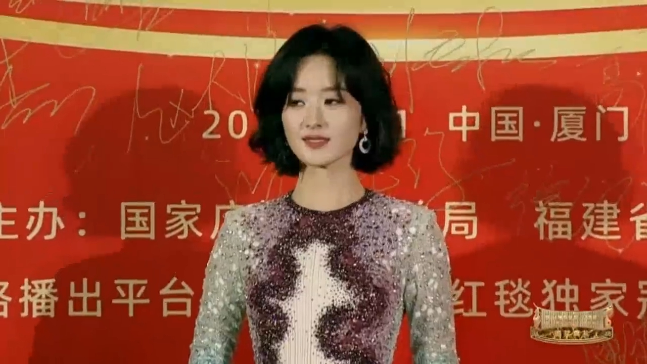 赵丽颖短发新造型亮相,惊艳四座!