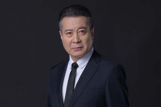 男演员引领科技革新，探索最新高科技产品的独特魅力