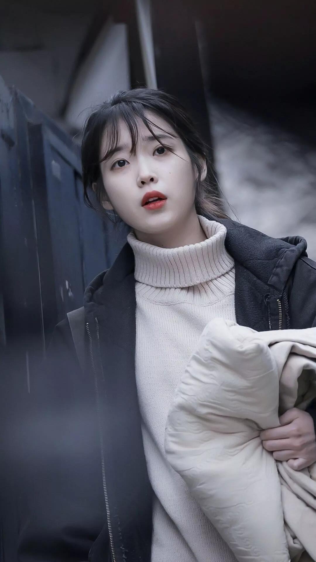 IU探秘小巷宝藏,明星与特色小店的奇妙邂逅