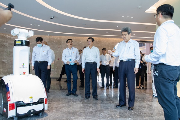 深圳刘庆生最新动态揭秘,日常趣事与温情纽带展现个人魅力风采。