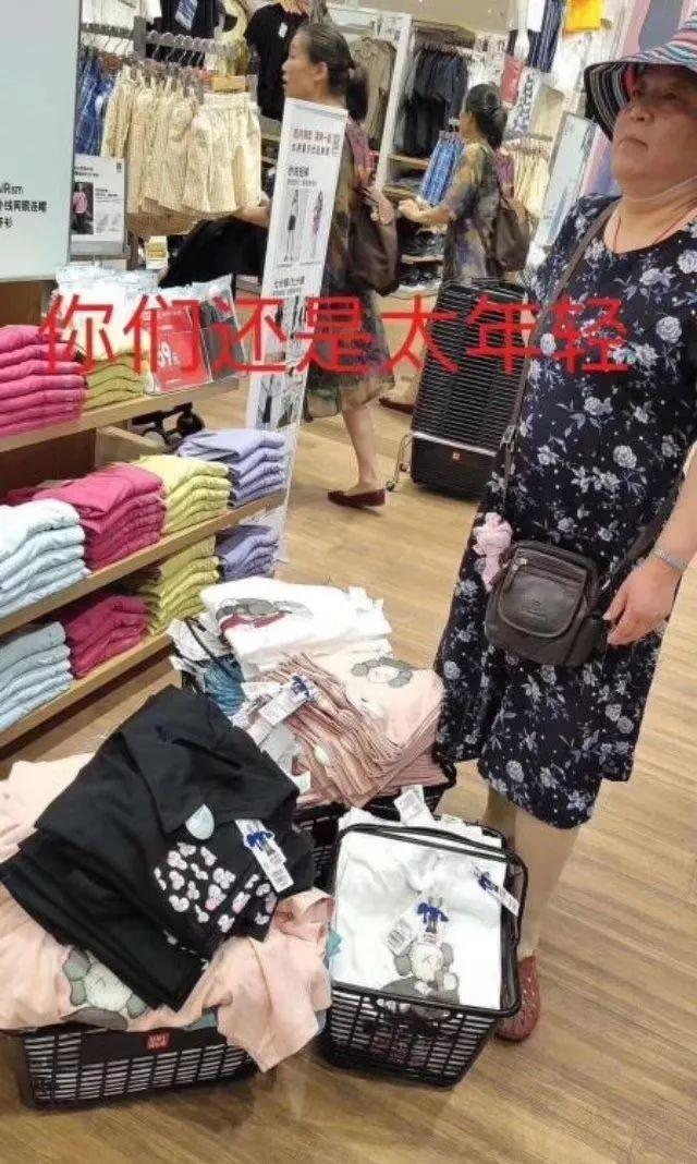 女生打架扒衣现场情况深度解析,涉黄问题的警示与反思