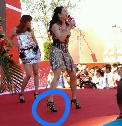 明星恨天高,揭秘小巷中的秘密乐园