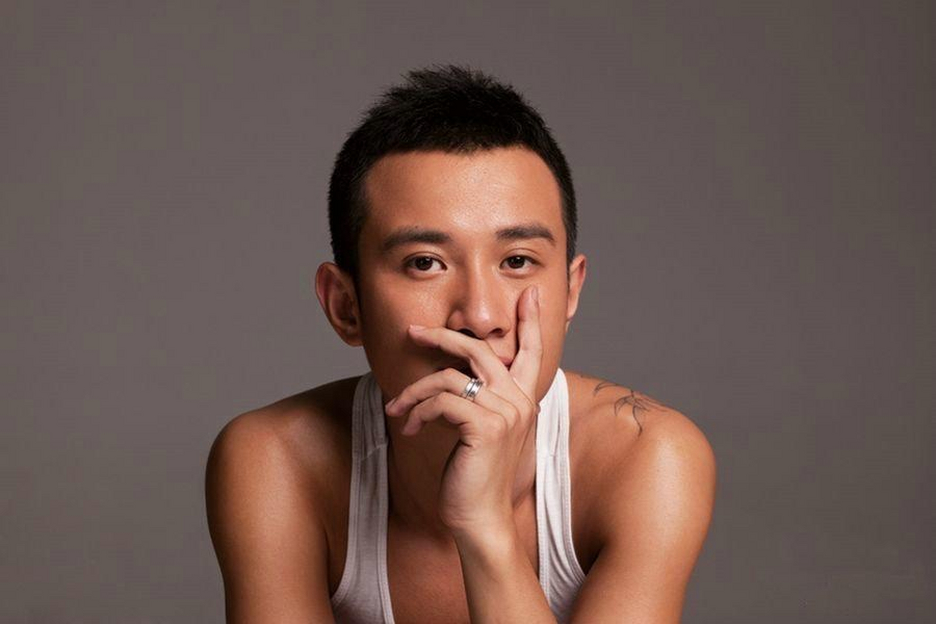 明星背后的故事，探索光芒背后的故事
