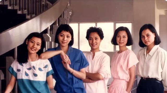 姨太太演员，幕后影子与舞台明珠的璀璨之旅