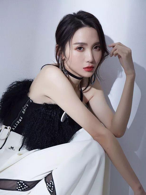 李越演员,自然美景中的心灵之旅,探寻内心宁静的旅程