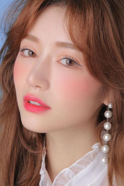 最新上妆潮流揭秘,小巷深处的彩妆秘境探索