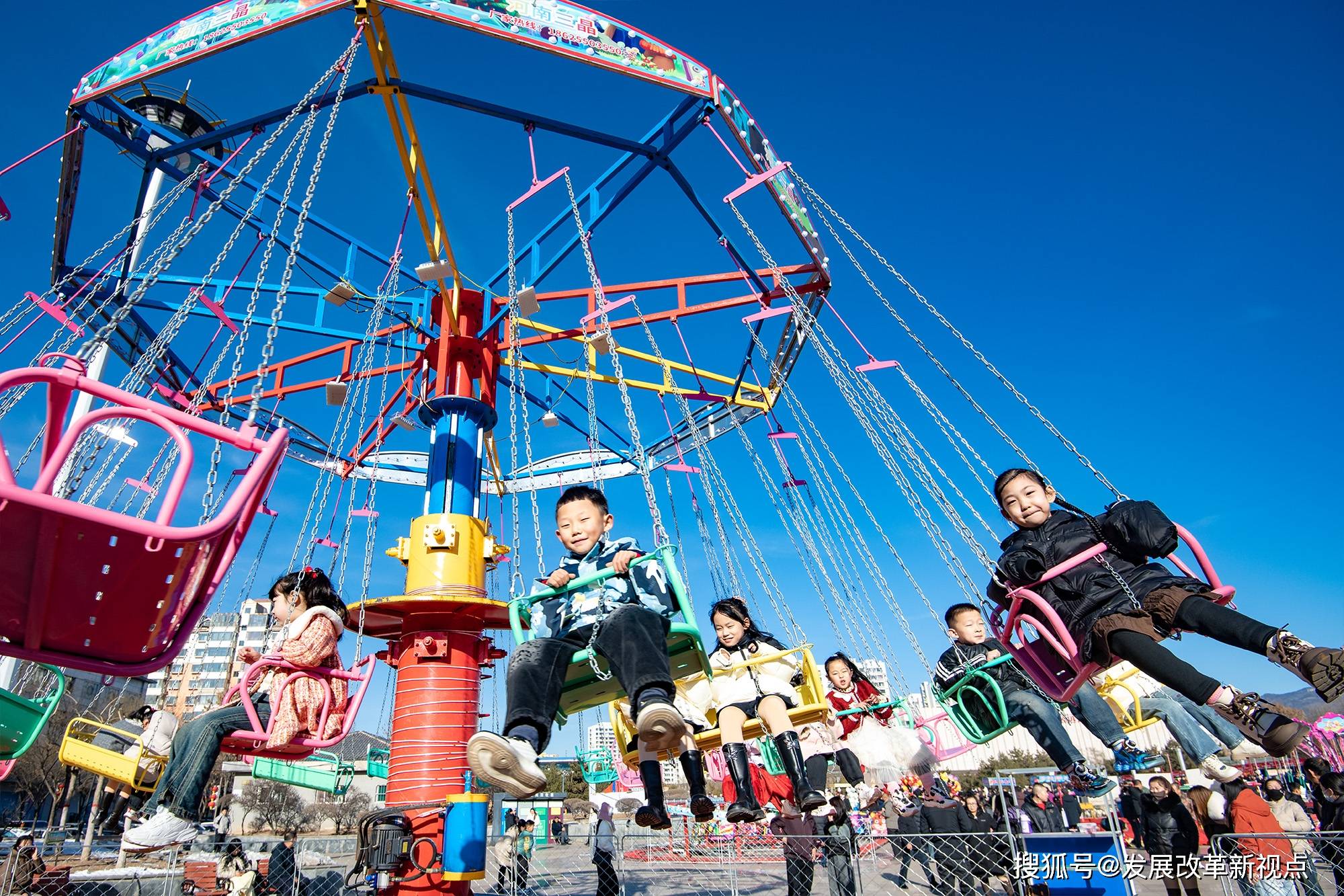 最新乐趣探秘,友情、家庭与日常奇遇的交织