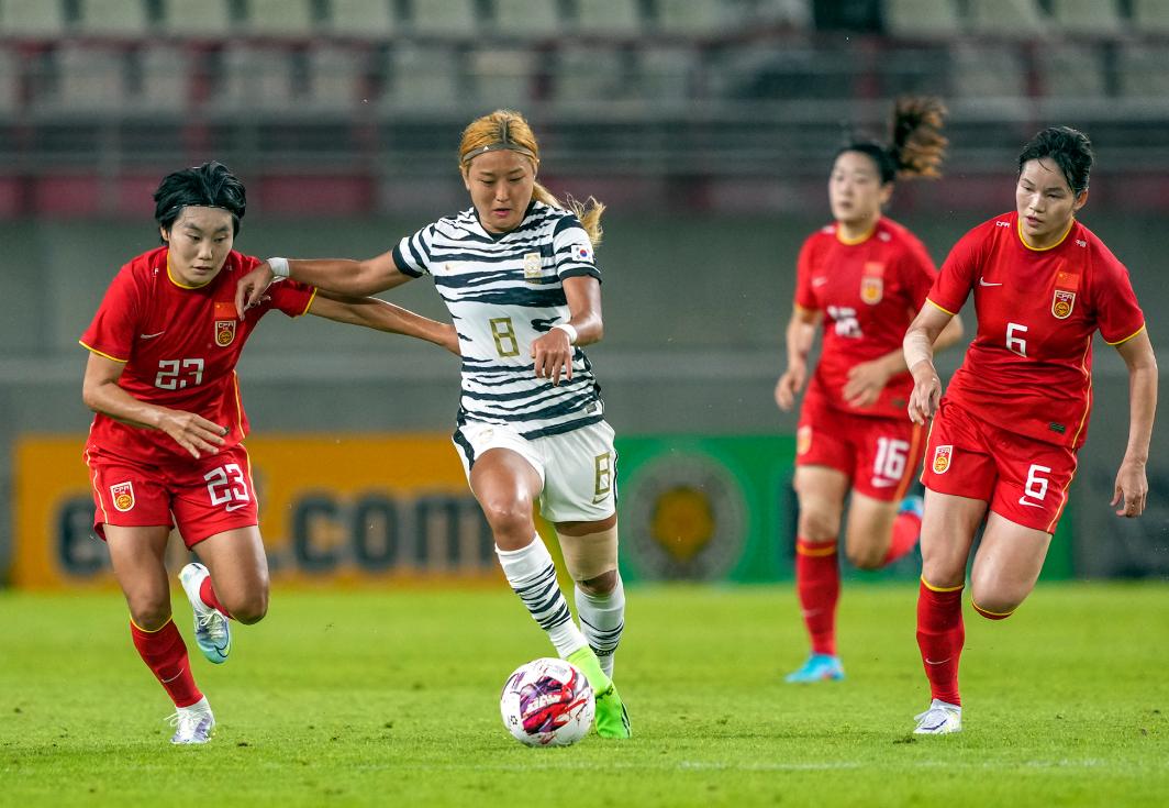 最新赛服,运动场上的时尚潮流与科技创新融合展现风采